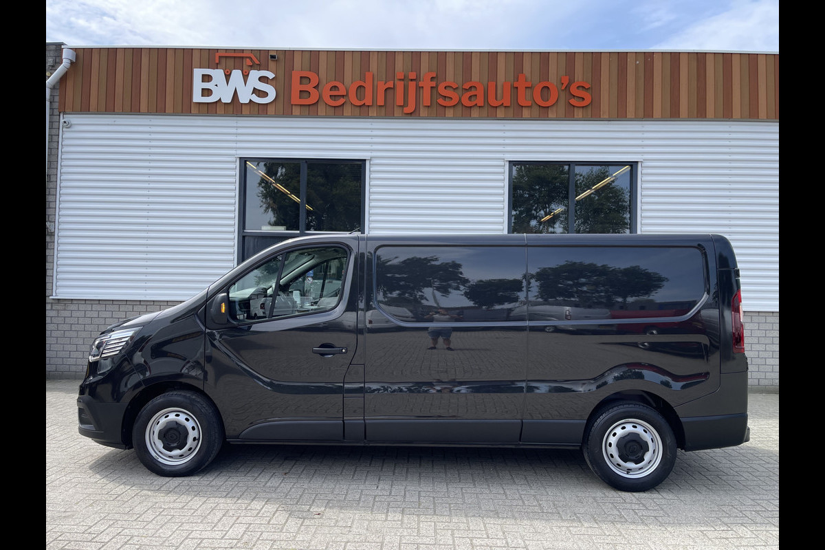 Renault Trafic 2.0 dCi 130pk T30 L2H1 Comfort / vaste prijs rijklaar € 22.950 ex btw / lease vanaf € 410 / zwart metallic / airco / cruise / pdc achter / 3 persoons / euro 6 diesel !