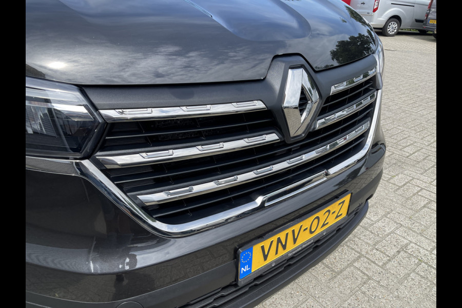 Renault Trafic 2.0 dCi 130pk T30 L2H1 Comfort / vaste prijs rijklaar € 22.950 ex btw / lease vanaf € 410 / zwart metallic / airco / cruise / pdc achter / 3 persoons / euro 6 diesel !