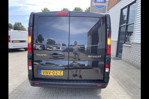 Renault Trafic 2.0 dCi 130pk T30 L2H1 Comfort / vaste prijs rijklaar € 22.950 ex btw / lease vanaf € 410 / zwart metallic / airco / cruise / pdc achter / 3 persoons / euro 6 diesel !