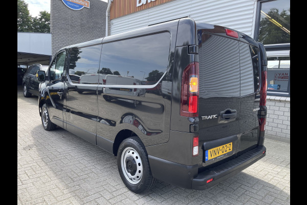 Renault Trafic 2.0 dCi 130pk T30 L2H1 Comfort / vaste prijs rijklaar € 22.950 ex btw / lease vanaf € 410 / zwart metallic / airco / cruise / pdc achter / 3 persoons / euro 6 diesel !