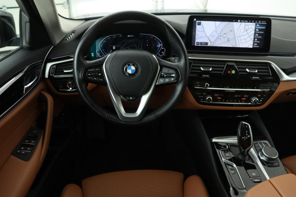 BMW 5 Serie 530e High Executive | Adaptive cruise | Stoel & stuurverwarming | Trekhaak | Sportstoelen | Carplay | Sfeerverlichting | Camera | Navigatie | Leder