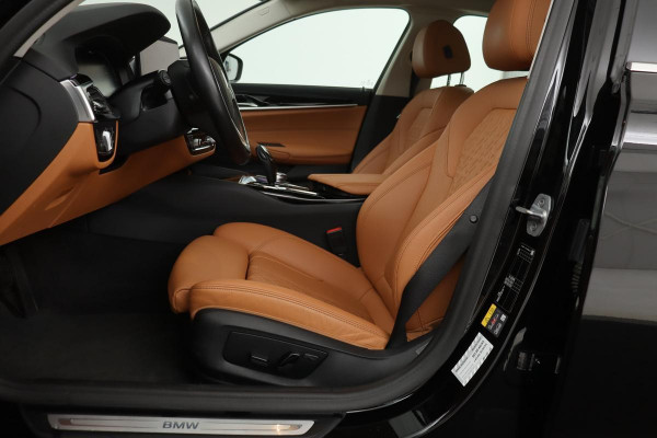 BMW 5 Serie 530e High Executive | Adaptive cruise | Stoel & stuurverwarming | Trekhaak | Sportstoelen | Carplay | Sfeerverlichting | Camera | Navigatie | Leder