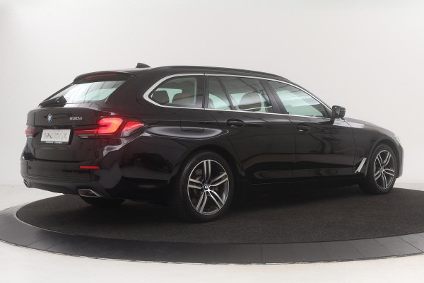 BMW 5 Serie 530e High Executive | Adaptive cruise | Stoel & stuurverwarming | Trekhaak | Sportstoelen | Carplay | Sfeerverlichting | Camera | Navigatie | Leder