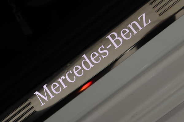 Mercedes-Benz C-Klasse 300 de AMG Night | Trekhaak | Carplay | Stoelverwarming | Memory | Sfeerverlichting | Half leder | Park Assist | Full LED