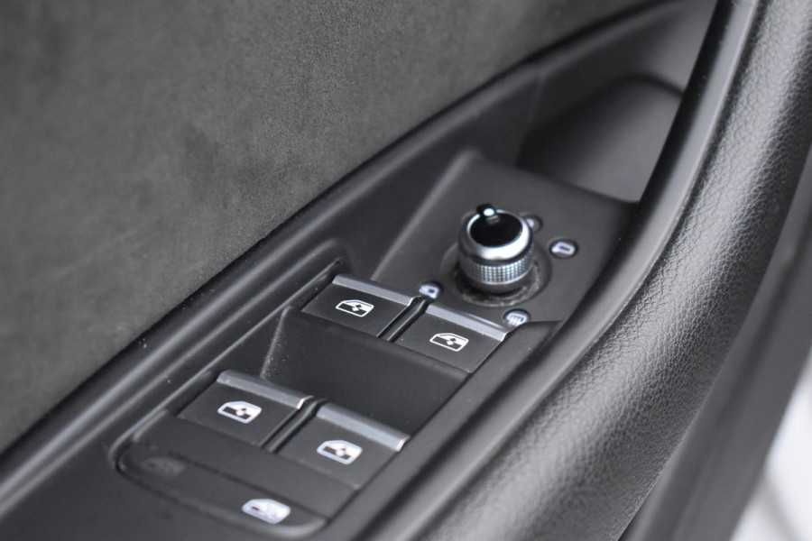 Audi A4 Avant 2.0 TDI quattro 3x S Line Pano Virtual Keyless 19"