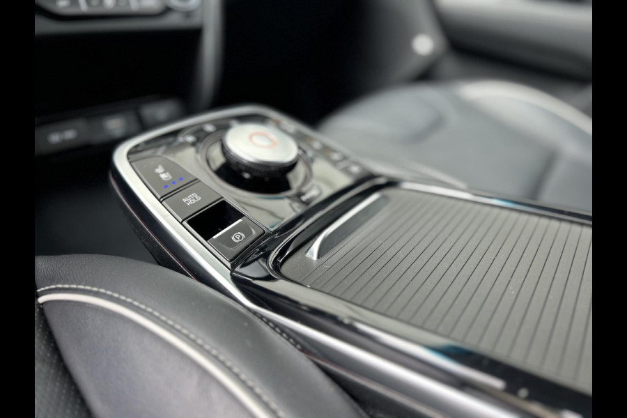 Kia e-Niro ExecutiveLine 64 kWh Automaat | JBL | 18” Velgen | BTW-auto | Leder | Camera | Stoelverkoeling | Apple CarPlay/Android Auto | Stuur-/Stoelverwarming | Clima | PDC | Cruise | LED |