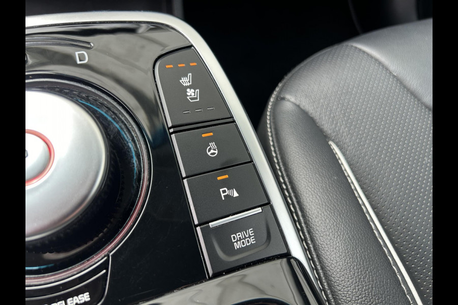 Kia e-Niro ExecutiveLine 64 kWh Automaat | JBL | 18” Velgen | BTW-auto | Leder | Camera | Stoelverkoeling | Apple CarPlay/Android Auto | Stuur-/Stoelverwarming | Clima | PDC | Cruise | LED |