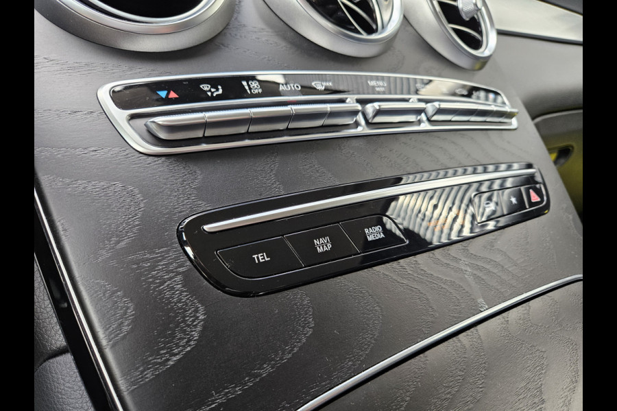 Mercedes-Benz GLC 300e 4MATIC AMG Plug In Hybrid 320pk Dealer O.H PHEV | Trekhaak af Fabriek | Camera | Apple Carplay | Alcantara Sportstoelen Verwarmd | 19"L.M | Navi | DAB | LED |