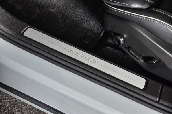Volvo V60 2.0 T6 Recharge AWD Plus Dark - Automaat | Adapt. Cruise | Stoel-+Stuurverw. | Memory stoel | PDC | Camera | NAV+App. connect | ECC | LM 18" |