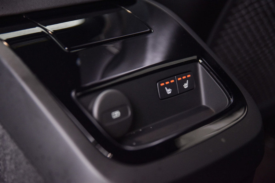 Volvo V60 2.0 T6 Recharge AWD Plus Dark - Automaat | Adapt. Cruise | Stoel-+Stuurverw. | Memory stoel | PDC | Camera | NAV+App. connect | ECC | LM 18" |