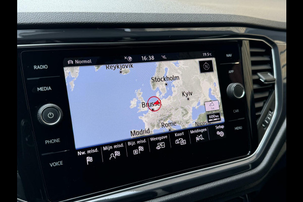 Volkswagen T-Roc 1.5 TSI Sport Business R DSG | Navi | LED | Digitale Cockpit | Apple Carplay | Privacy glass | Parkeersensoren voor en achter