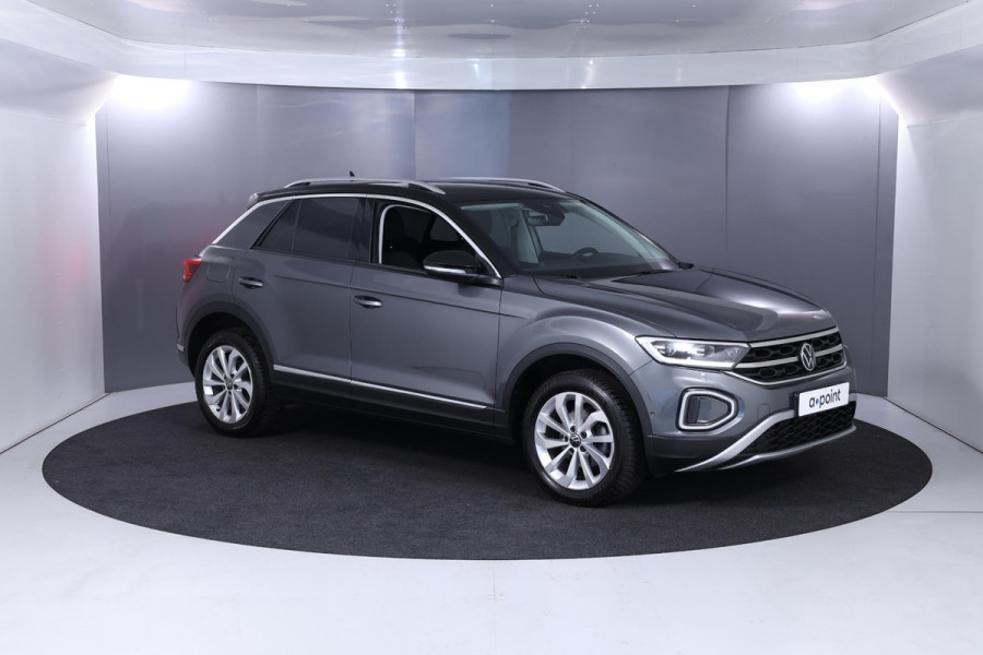 Volkswagen T-Roc 1.5 TSI Style 150 pk Automaat (DSG) | Navigatie | Parkeersensoren (Park assist) | Afneembare trekhaak | Adaptieve cruise control | Stoelverwarming |