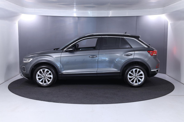 Volkswagen T-Roc 1.5 TSI Style 150 pk Automaat (DSG) | Navigatie | Parkeersensoren (Park assist) | Afneembare trekhaak | Adaptieve cruise control | Stoelverwarming |