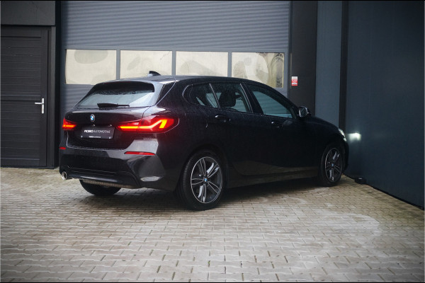 BMW 1-serie 118i Executive Ed. Sport | Virtual Dash | Apple Carplay | Leer | Led | Keyless | Stoelverwarming | PDC | Shadow Line | Automaat | Sport Stoel/Stuur | BTW | Aut. Airco | Cruise Control |