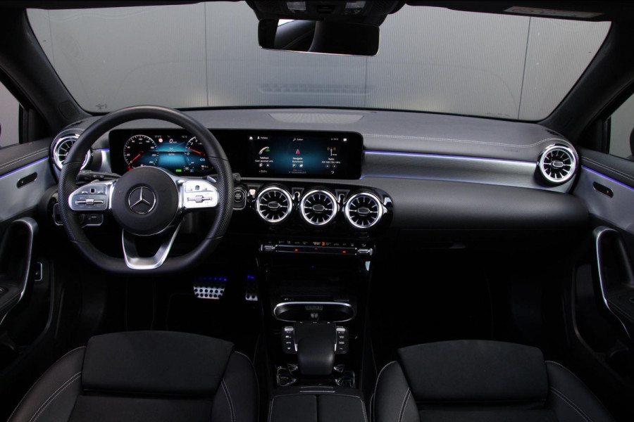 Mercedes-Benz A-Klasse 250 e AMG Line | Pano | Sfeerverlichting | Keyless
