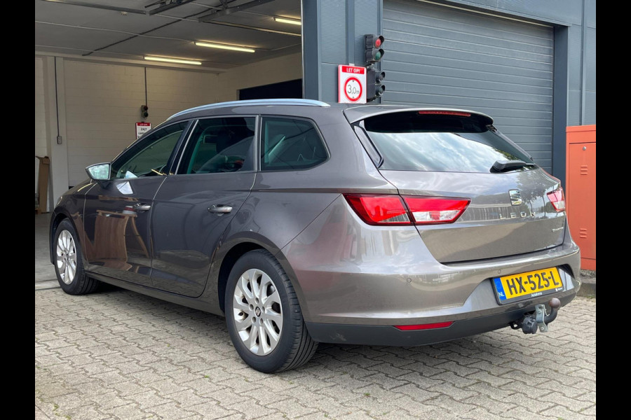 Seat León ST 1.0 EcoTSI Style Connect / NAP / NWE BEURT + APK + REMMEN / 2E EIGENAAR / TREKHAAK / CARPLAY / CRUISE / NAVI / SENSOR