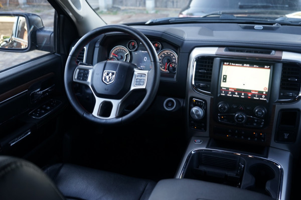 Dodge Ram 1500 5.7 V8 HEMI LARAMIE