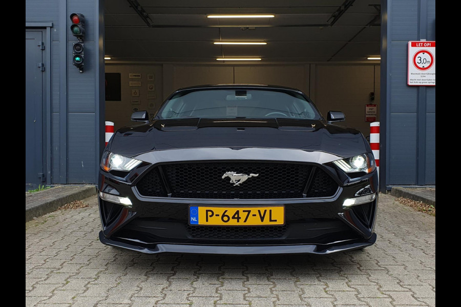 Ford Mustang GT 5.0 V8 FASTBACK / BLACK EDITION / 10-TRAPS !! / RECARO LEATHER SPORTSEATS / KEYLESS / CARPLAY / APK 30-06-2026 !