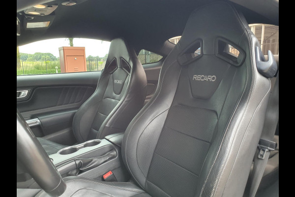 Ford Mustang GT 5.0 V8 FASTBACK / BLACK EDITION / 10-TRAPS !! / RECARO LEATHER SPORTSEATS / KEYLESS / CARPLAY / APK 30-06-2026 !