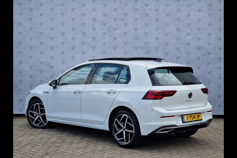 Volkswagen Golf 1.5 eTSI 1st Edition Automaat | Panoramadak | LED | PDC | Stoelverwarming | Stuurverwarming | Navi |