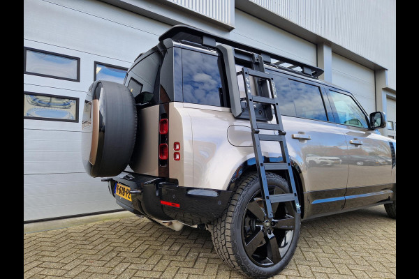 Land Rover Defender 110 2.0 P400e 110 X-Dynamic HSE | Panoramadak | 22" Velgen in Gloss Black | 11,4" Touch Screen | Cold Climate Pack | Elektrische Trekhaak | Expedition imperiaal | Uitklapbare Dakladder| All Season Banden