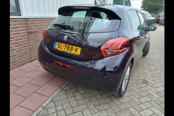 Peugeot 208 1,2 Pure Tech 82 Pk Executive Navi Cimate Control