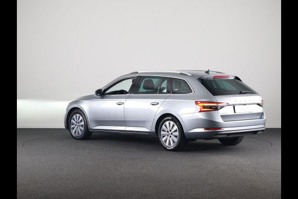 Škoda Superb Combi 1.4 TSI iV Business Edition Plus 218 pk Automaat (DSG) | Navigatie | Parkeersensoren | Achteruitrijcamera | Adaptieve cruise control | Stoelverwarming voor/achter |