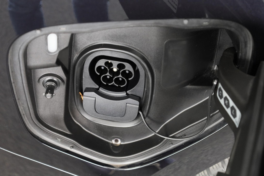 Volkswagen ID. Buzz Pro 77kWh 204 pk | Navigatie | Elektr. trekhaak | Parkeersensoren (Park assist) | Rondomzicht camera | Elektr. schuifdeuren |
