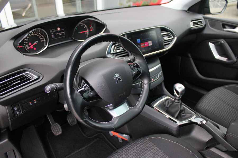 Peugeot 308 SW 1.2 110PK BLUE LEASE EXECUTIVE | NAVIGATIE 10" TOUCHSCREEN | APPLE CARPLAY/ANDROID AUTO | PANORAMA DAK | DAB+ RADIO | CLIMATE CONTROL | PARKEERSENSOREN VOOR EN ACHTER| LICHTMETALEN VELGEN | CRUISE CONTROL | REGEN/LICHT SENSOR |