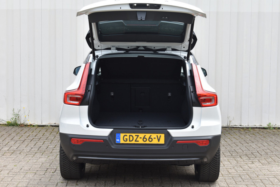 Volvo XC40 Extended Range Ultimate 82 kWh | Panodak | Blis | Elektrische stoel met geheugen | Achteruitrij camera |