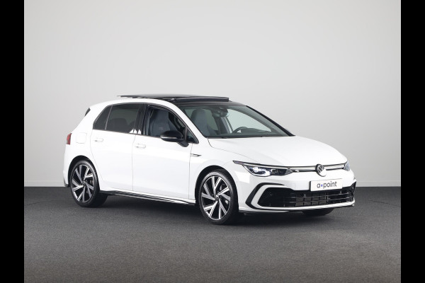 Volkswagen Golf 1.5 eTSI R-Line 150 pk Automaat (DSG) | Navigatie | Panoramadak | Elektr. trekhaak | Parkeersensoren (Park assist) | Achteruitrijcamera | Adaptieve cruise control |