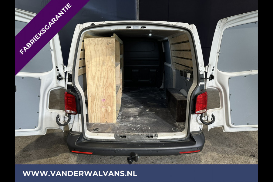 Volkswagen Transporter 2.0 TDI L2H1 Fabrieksgarantie Euro6 Airco | Apple Carplay | Trekhaak Cruisecontrol, Android Auto, Parkeersensoren, Sidebars, Bijrijdersbank