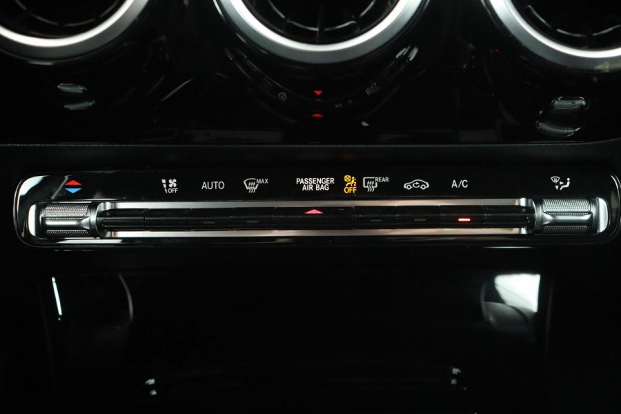 Mercedes-Benz A-Klasse 180 Business Solution | Carplay | Widescreen | Stoelverwarming | Camera | Navigatie | Full LED | Park Assist