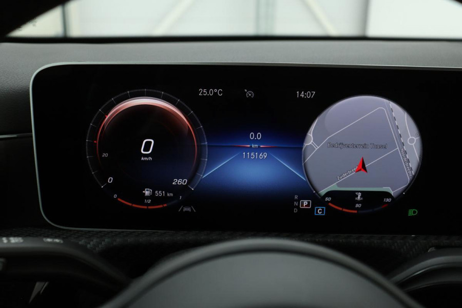 Mercedes-Benz A-Klasse 180 Business Solution | Carplay | Widescreen | Stoelverwarming | Camera | Navigatie | Full LED | Park Assist