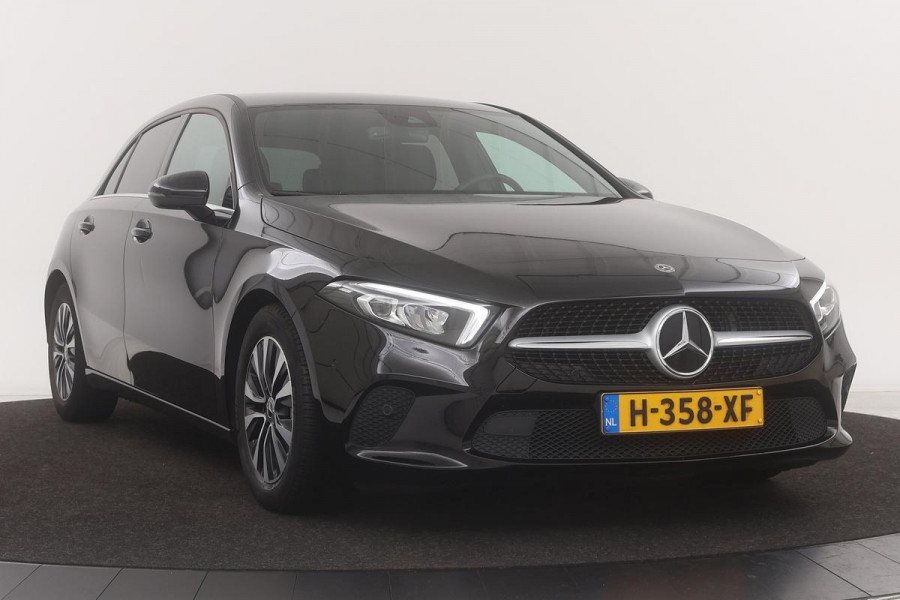 Mercedes-Benz A-Klasse 180 Business Solution | Carplay | Widescreen | Stoelverwarming | Camera | Navigatie | Full LED | Park Assist