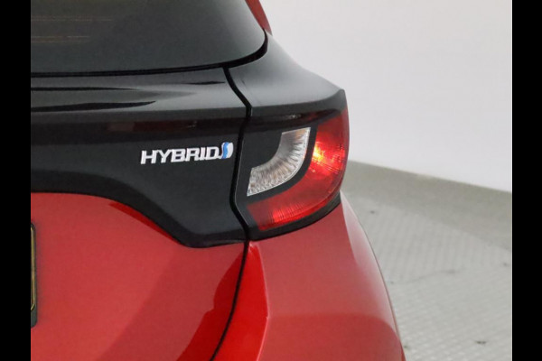 Toyota Yaris 1.5 HYBRID BI-TONE AUTOMAAT NAVIGATIE BIJNA 2023 *GARANTIE TOT 2033* Camera.  Bluetooth. All Season banden