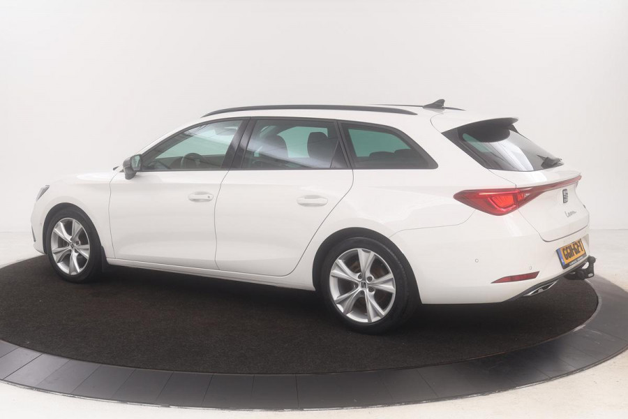 Seat Leon 1.5 eTSI FR | Trekhaak | Stoel & stuurverwarming | Carplay | Navigatie | Camera | Adaptive cruise | Keyless | Full LED