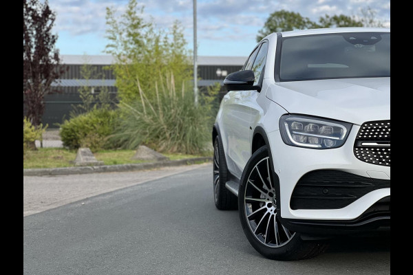 Mercedes-Benz GLC Coupé 300e 4MATIC AMG Night pakket|Luchtvering|Burmester®|Sfeerverlichting|Camera|Virtual cockpit|Carbon