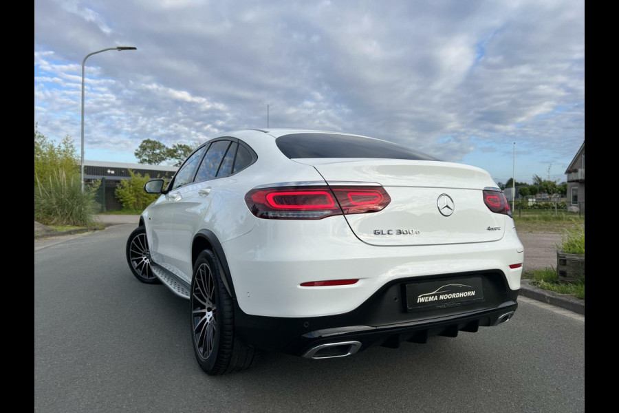 Mercedes-Benz GLC Coupé 300e 4MATIC AMG Night pakket|Luchtvering|Burmester®|Sfeerverlichting|Camera|Virtual cockpit|Carbon