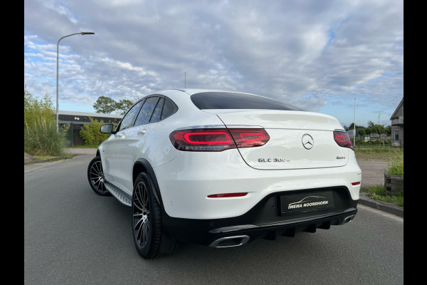 Mercedes-Benz GLC Coupé 300e 4MATIC AMG Night pakket|Luchtvering|Burmester®|Sfeerverlichting|Camera|Virtual cockpit|Carbon