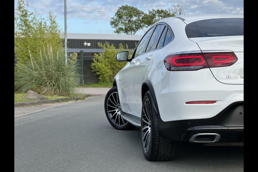 Mercedes-Benz GLC Coupé 300e 4MATIC AMG Night pakket|Luchtvering|Burmester®|Sfeerverlichting|Camera|Virtual cockpit|Carbon