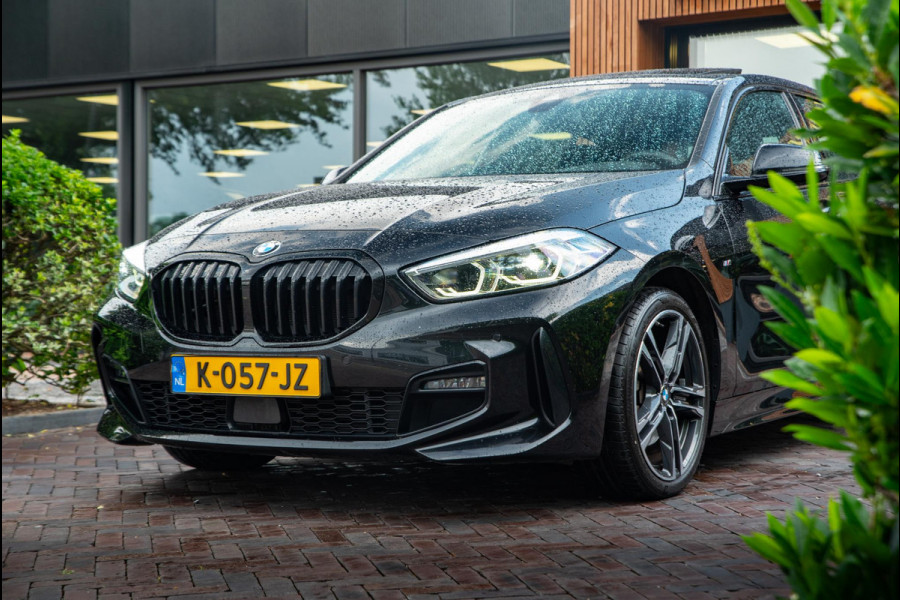 BMW 1-serie 118i Executive Edition Pano M-Pakket Navigatie DAB+ Ambient Cruise Leer