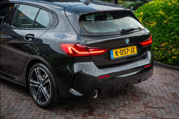 BMW 1-serie 118i Executive Edition Pano M-Pakket Navigatie DAB+ Ambient Cruise Leer