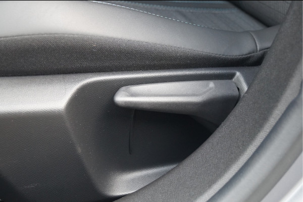 Peugeot 208 1.2 PureTech 100PK | Camera + Parkeersensoren | Apple\Android CarPlay | Climate Control