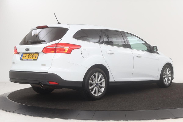 Ford Focus 1.5 Titanium | 1e eigenaar | Stoelverwarming | Camera | Navigatie | DAB+ | Carplay | Voorruitverwarming