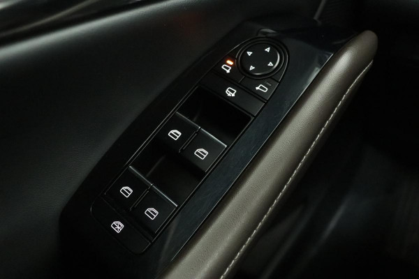 Mazda CX-30 2.0 e-SkyActive-X Luxury | Schuifdak | 360 Camera | Bose | Leder | Head-up | Adaptive LED | Stoel & Stuurverwarming | Keyless | Adaptive cruise
