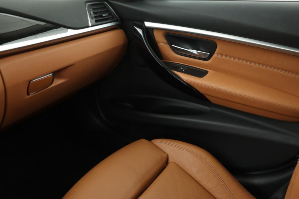 BMW 3 Serie 318i Luxury Edition | Panoramadak | Leder | Stoelverwarming | Navigatie | Sportstoelen | PDC | Full LED | Bluetooth