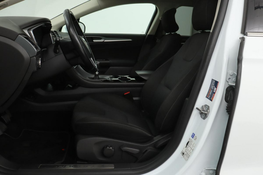 Ford Mondeo 1.5 TDCi Titanium | Panoramadak | Camera | Sony | Trekhaak | Navigatie | Park Assist | DAB+ | Keyless | Bluetooth