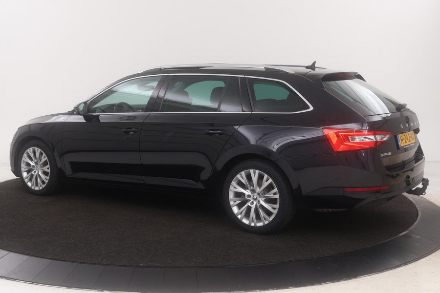 Škoda Superb 1.5 TSI Business Edition | Panoramadak | Adaptive cruise | Trekhaak | Canton | Stoel & achterbankverwarming | Alcantara | Dodehoek detectie | Full LED | Keyless