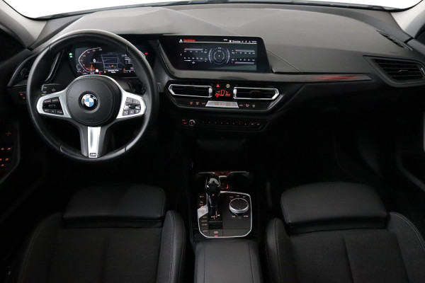 BMW 1-serie 118i Executive Edition Sport Automaat (PANORAMADAK, PDC, NAVIGATIE, SFEERV, CARPLAY, NL-AUTO, GOED ONDERHOUDEN)